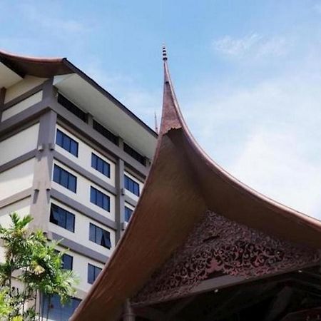 Kyriad Bumiminang Hotel Padang  Exterior foto
