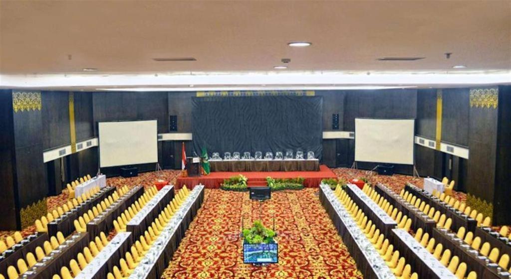 Kyriad Bumiminang Hotel Padang  Exterior foto