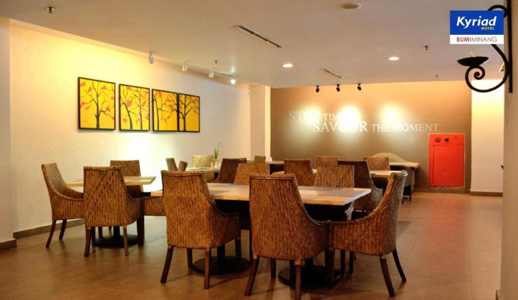 Kyriad Bumiminang Hotel Padang  Exterior foto