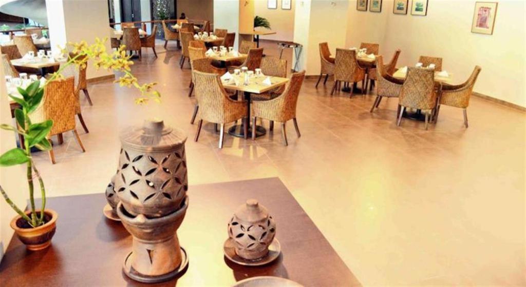 Kyriad Bumiminang Hotel Padang  Exterior foto