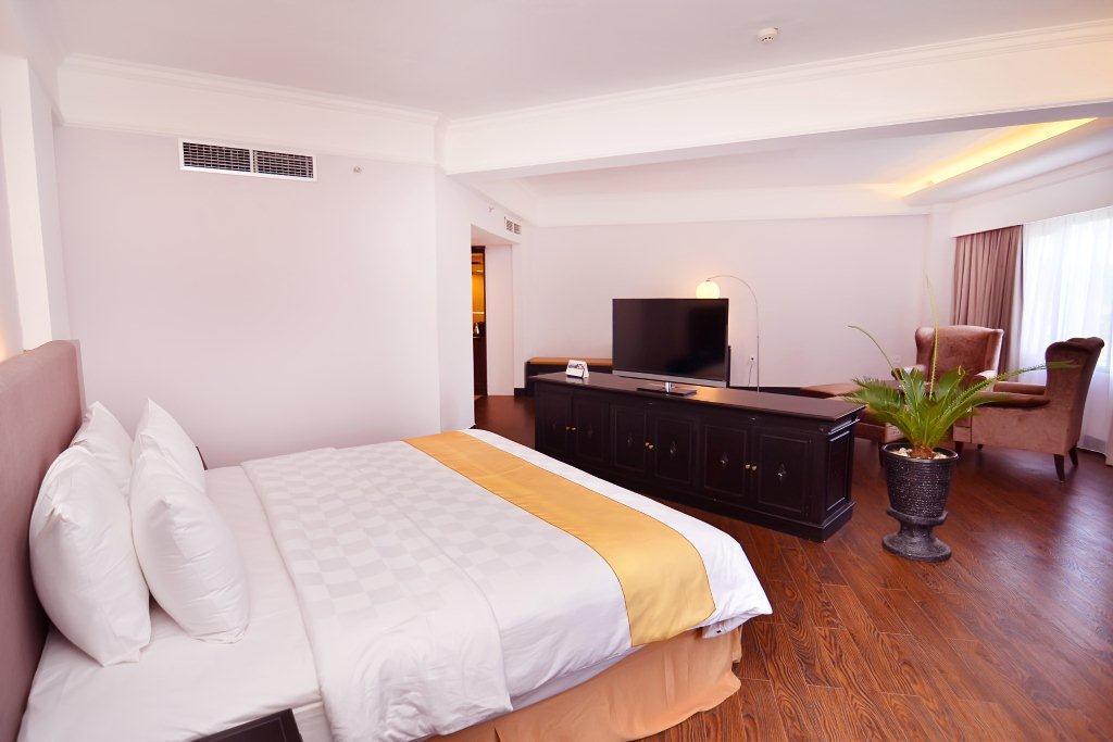 Kyriad Bumiminang Hotel Padang  Exterior foto