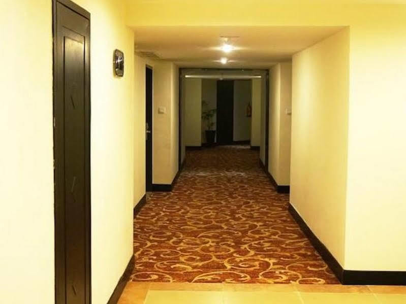 Kyriad Bumiminang Hotel Padang  Exterior foto