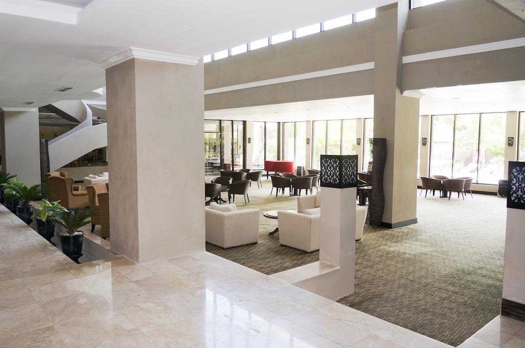 Kyriad Bumiminang Hotel Padang  Exterior foto