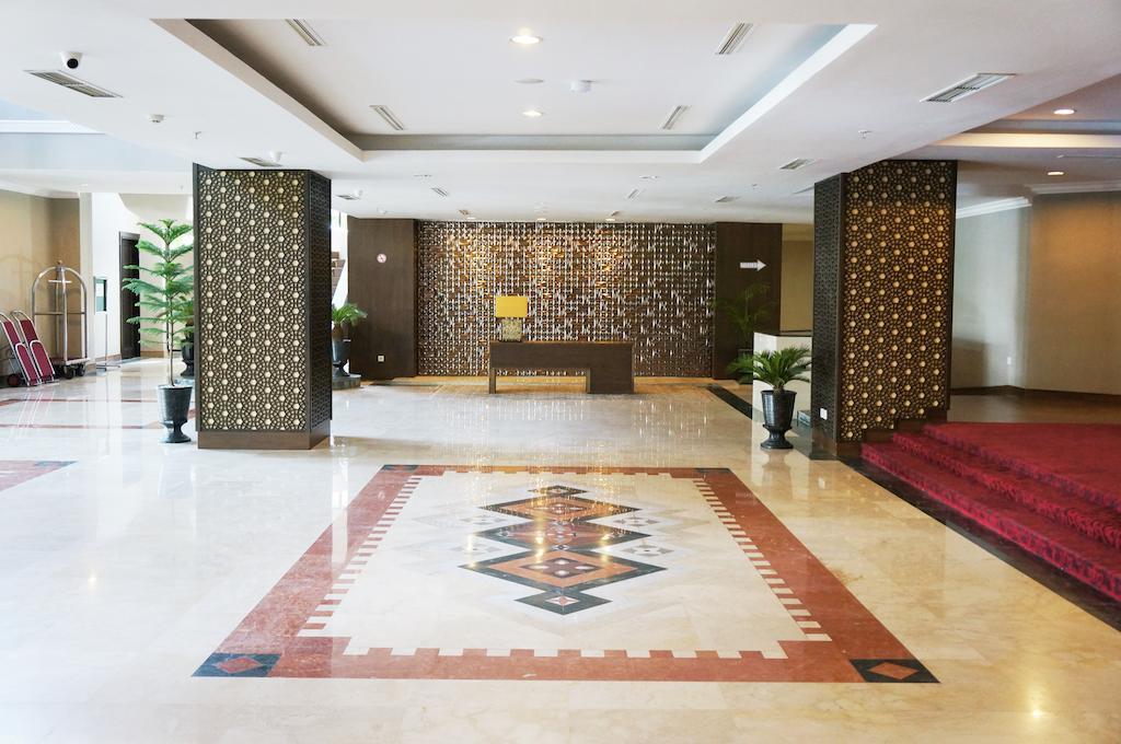 Kyriad Bumiminang Hotel Padang  Exterior foto