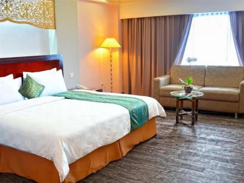 Kyriad Bumiminang Hotel Padang  Habitación foto